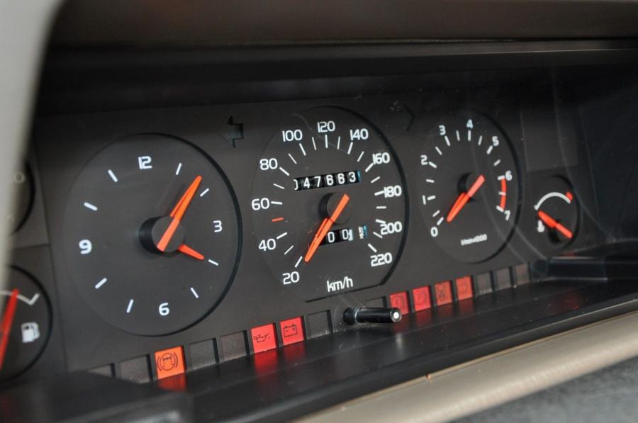 Панель приборов Volvo 780 Coupe 1985 года  (фото 14 из 62)